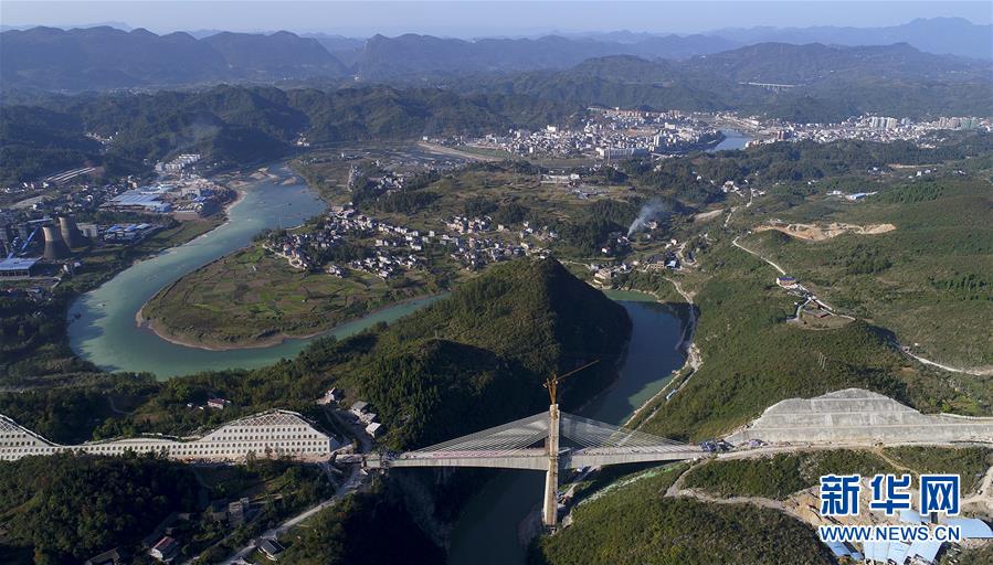 黔张常铁路长湾澧水大桥成功合龙