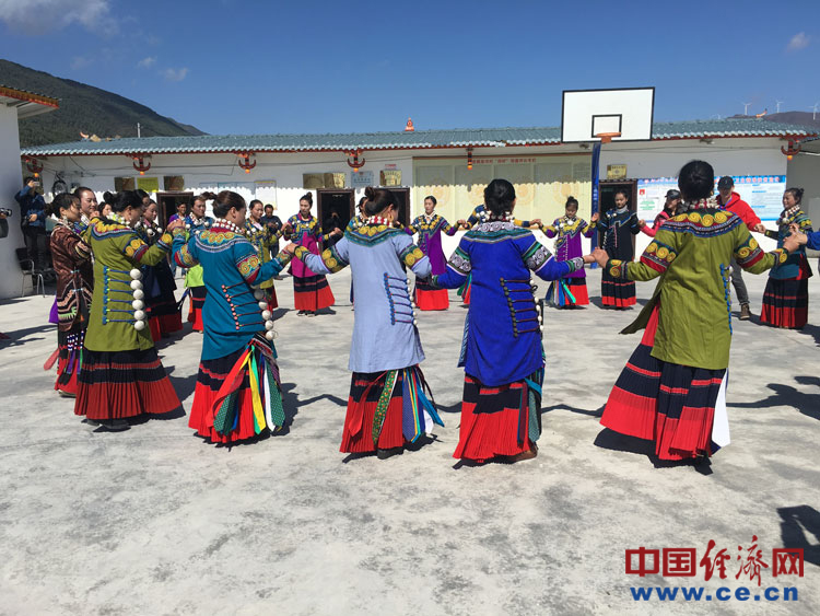 图为达体舞表演.经济日报-中国经济网记者 梁木摄图为阿都高腔表演.
