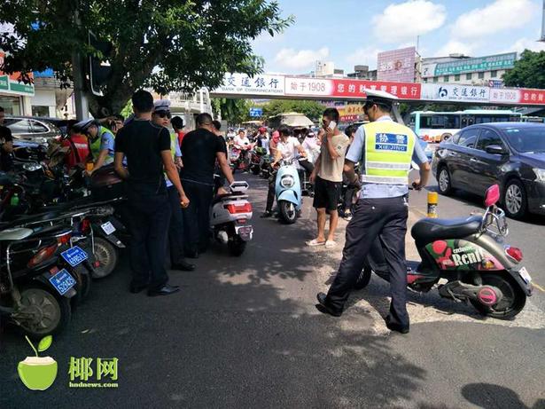 末尾有圖【交通圖文列表】【即時快訊】海口交警街頭開展交通違法行為整治