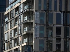 伦敦公寓大火：约600座大楼使用类似外墙材料