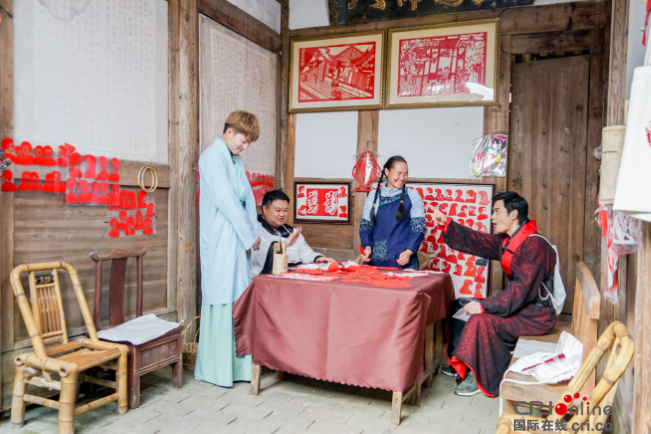 图片默认标题_fororder_郑嘉颖“黑脸”张之航