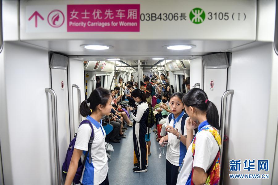 深圳地鐵試行女士優先車廂
