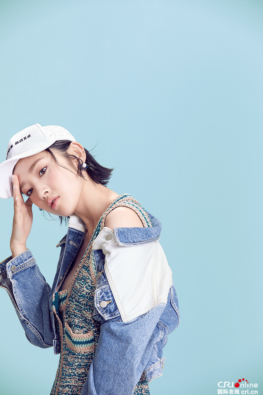 图片默认标题_fororder_香肩微露 唐艺昕晒小性感