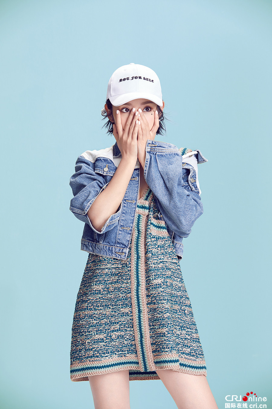 图片默认标题_fororder_唐艺昕妆容的星星贴片是亮点