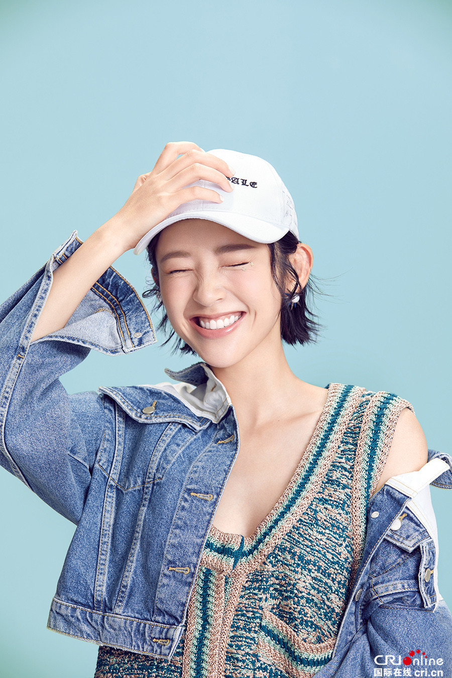 图片默认标题_fororder_Sandro短款牛仔外套+白色棒球帽,唐艺昕元气满满