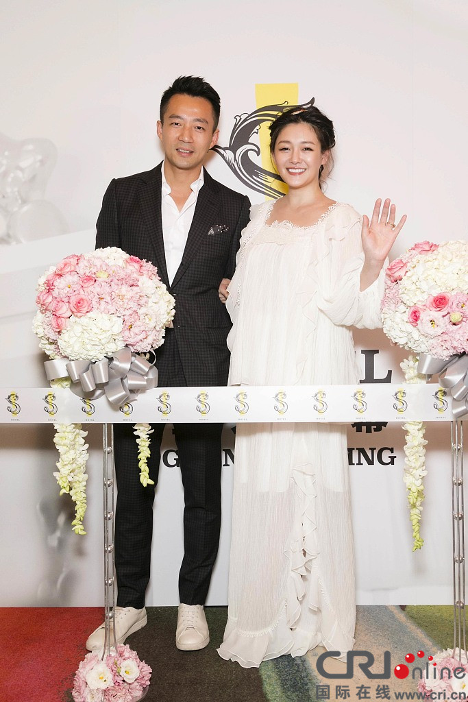 大s为老公庆生晒出与老公汪小菲甜蜜亲吻照