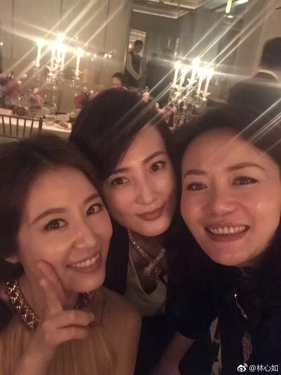 林心如晒与蒋勤勤合影两位琼瑶女郎同框都四十多岁了