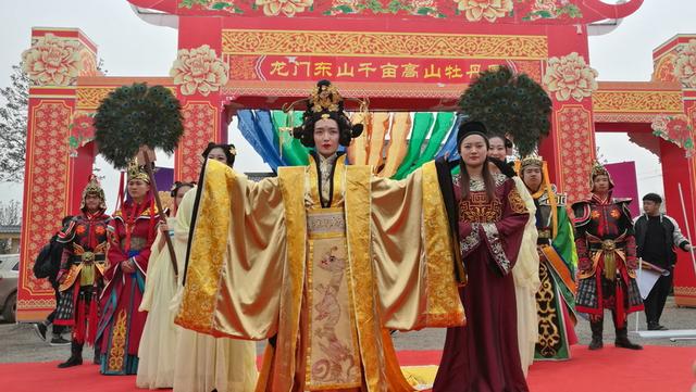 女皇“武则天”巡游龙门东山高山牡丹园 女皇“武则天”巡游龙门东山高山牡丹园