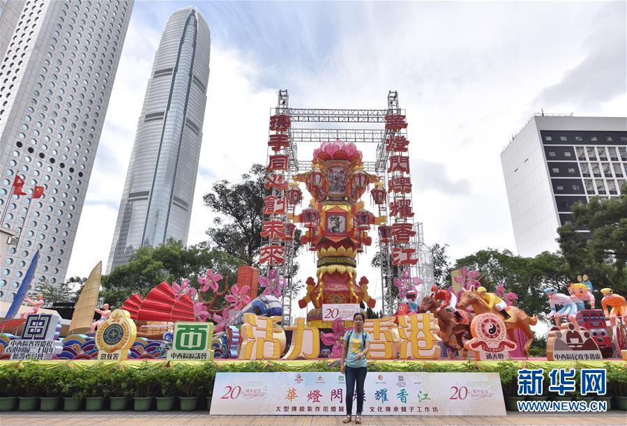 香港庆祝回归祖国二十周年气氛浓