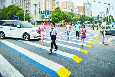 北京：3D立體斑馬線 警示車輛讓行人