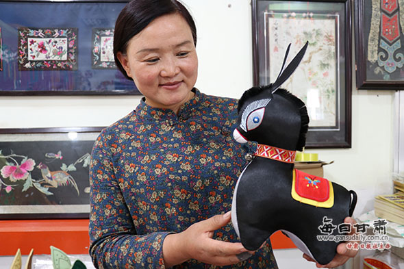 【中国梦·大国工匠篇】刘兰芳:小香包承载大梦想