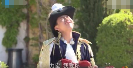 四位168的女生站一起，脚下的鞋是亮点