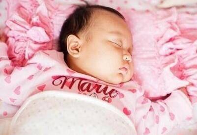 甜馨百天照罕见曝光 真不愧是9斤多的巨婴(图)