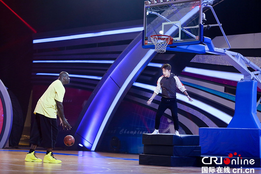 《来吧冠军2》冠军队逗乐众人 贾乃亮宋茜"玩坏"奥尼尔