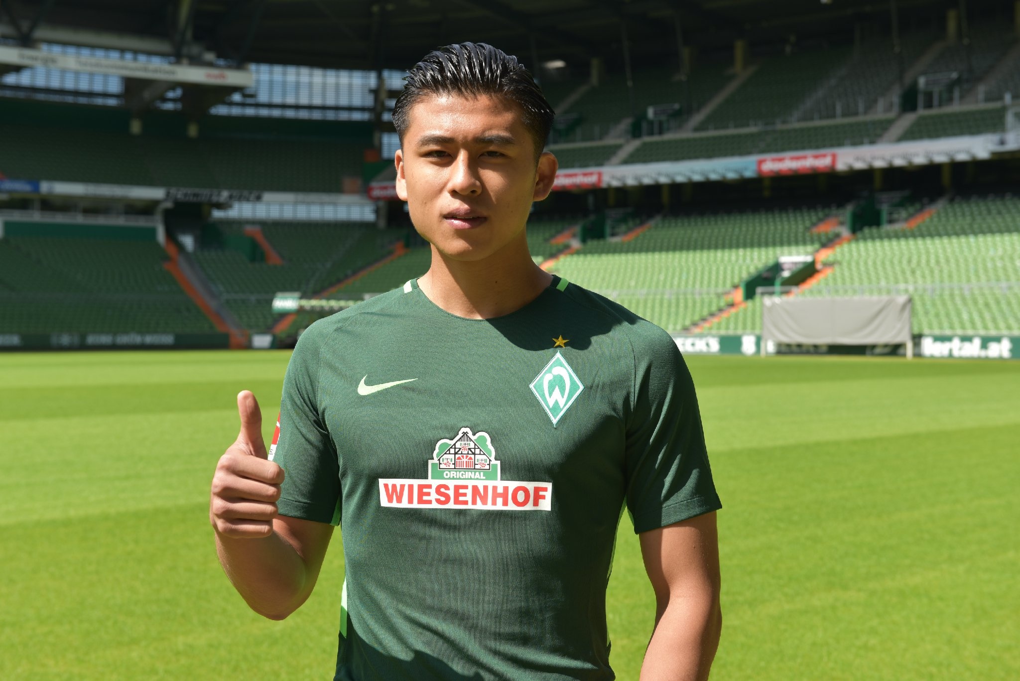 张玉宁加盟英超西布朗 先租借德甲不莱梅2年