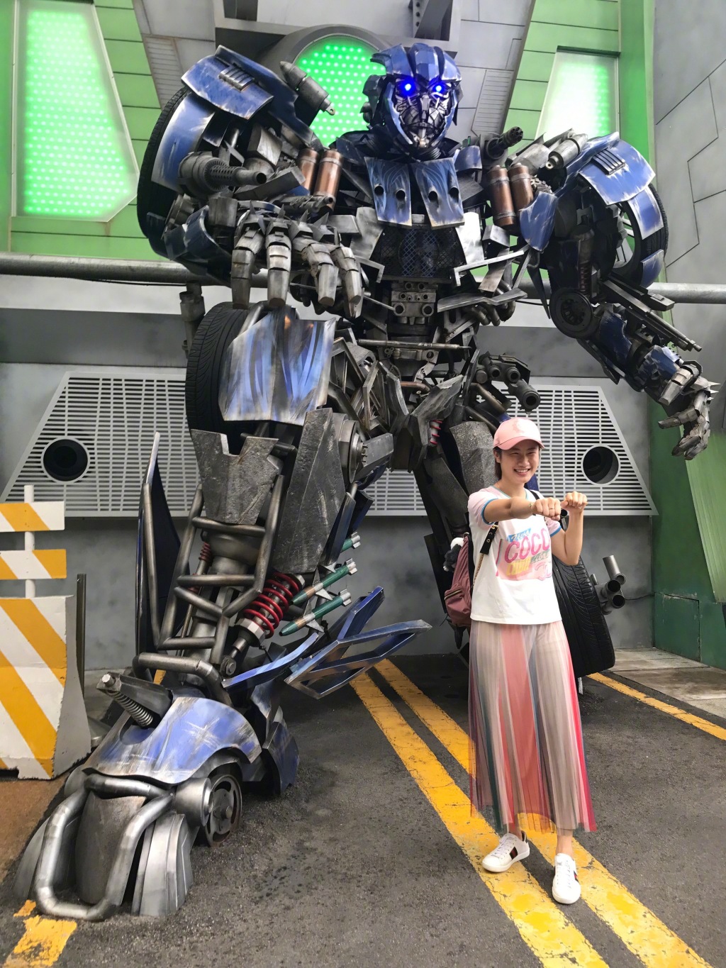 孝顺丁宁陪妈妈游新加坡 穿母女裙温馨有爱