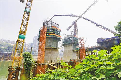 【民生】曾家岩大橋進行主橋墩澆築