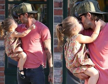 小贝回应与女儿亲嘴：我会亲吻每个孩子的嘴唇_娱乐_腾讯网