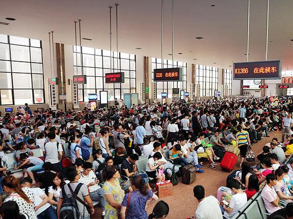 【河南在線列表】鄭州火車站開啟"暑運模式" 預計日均發客10萬人