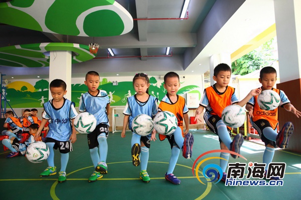 末尾有圖【教育醫衛圖文列表】【教育專題-焦點圖】【即時快訊】幼兒園快樂足球 巾幗不讓鬚眉 末尾有圖【教育醫衛圖文列表】【教育專題-焦點圖】【即時快訊】幼兒園快樂足球 巾幗不讓鬚眉