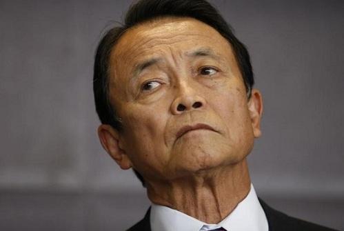 日本财务相麻生太郎承认违规购买高尔夫会员证