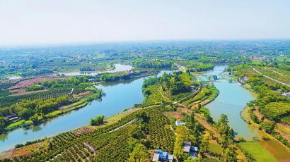 生态高效农业“带状”布局 一个果园“延伸”出百里产业带