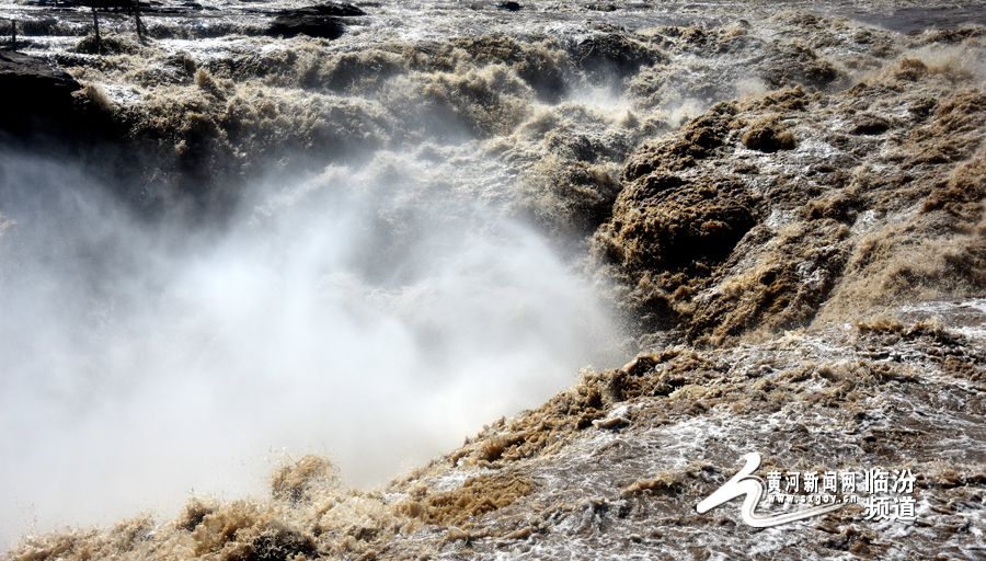 进入雨季黄河壶口瀑布再显壮美