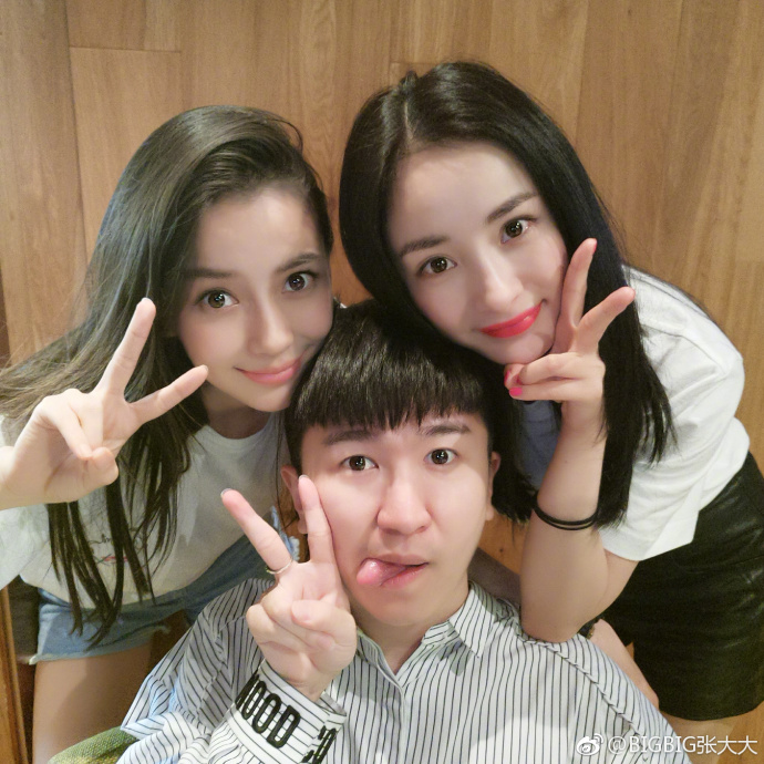 从张大大分享合照来看,张大大人脉超广,杨幂,baby