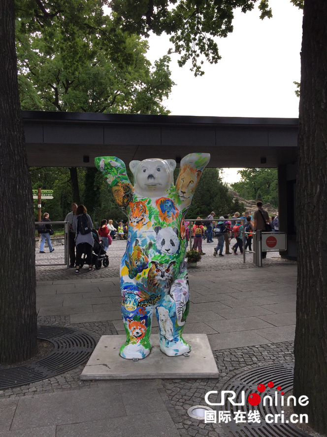 一進動物園內就可以看到可愛的熊貓雕塑_fororder_微信圖片_20170706152556 拷貝