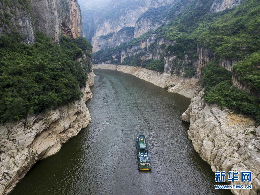 【渝情渝景】巫山绝壁画廊尽展南国绿意生机 【渝情渝景】巫山绝壁画廊尽展南国绿意生机