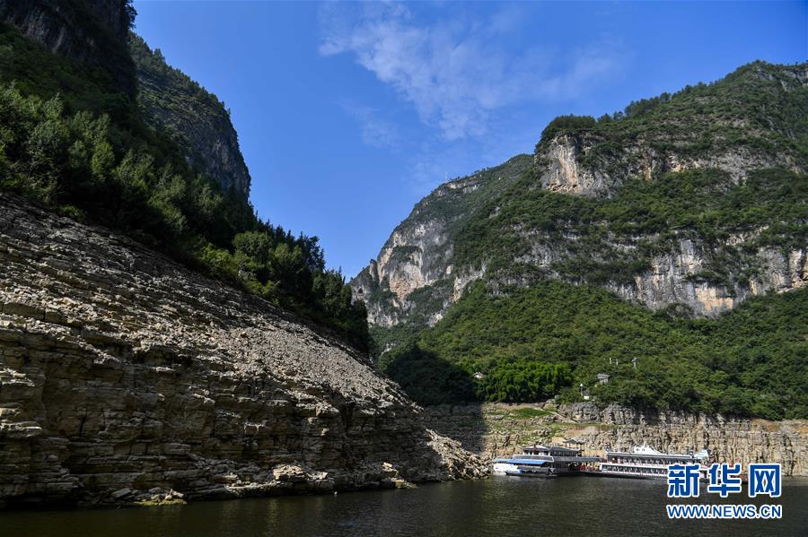 【渝情渝景】巫山绝壁画廊尽展南国绿意生机 【渝情渝景】巫山绝壁画廊尽展南国绿意生机