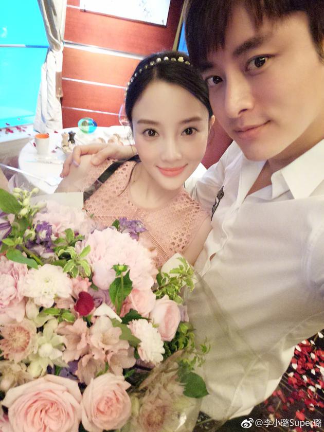 贾乃亮李小璐结婚5周年 一家三口温馨有爱