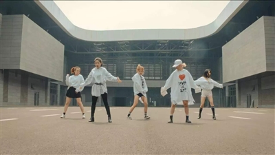 女研究生毕业季原创舞曲致成都火爆朋友圈 播放量超百万 女研究生毕业季原创舞曲致成都火爆朋友圈 播放量超百万