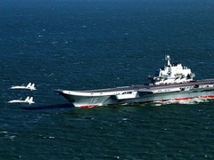 外媒稱中國正在為新航母建碼頭：比鄰遼寧艦
