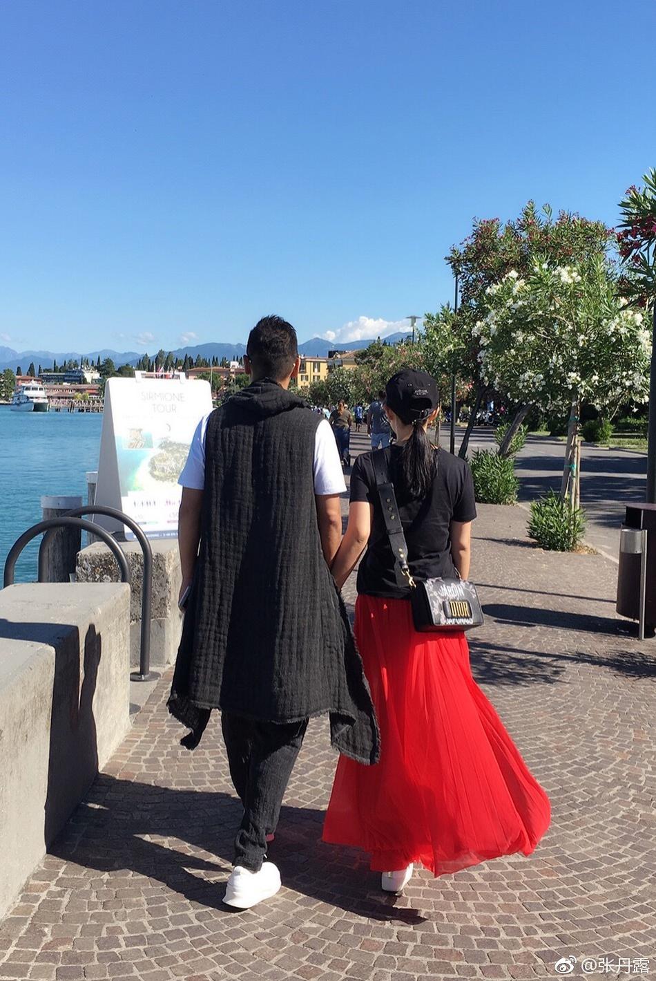 享受二人世界!赵文卓跟太太张丹露约会热吻不停