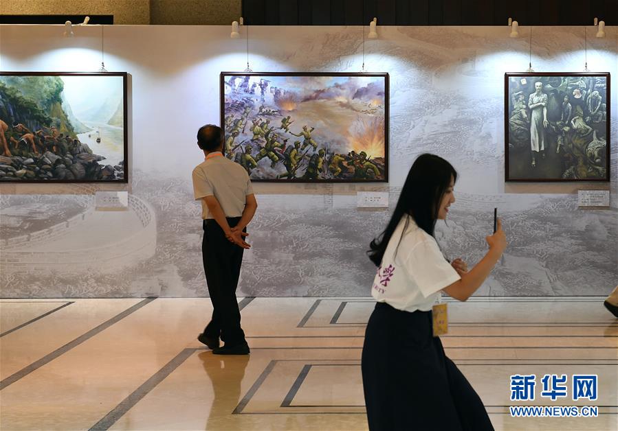 “中国人的抗战：海峡两岸油画联展”在南京举行