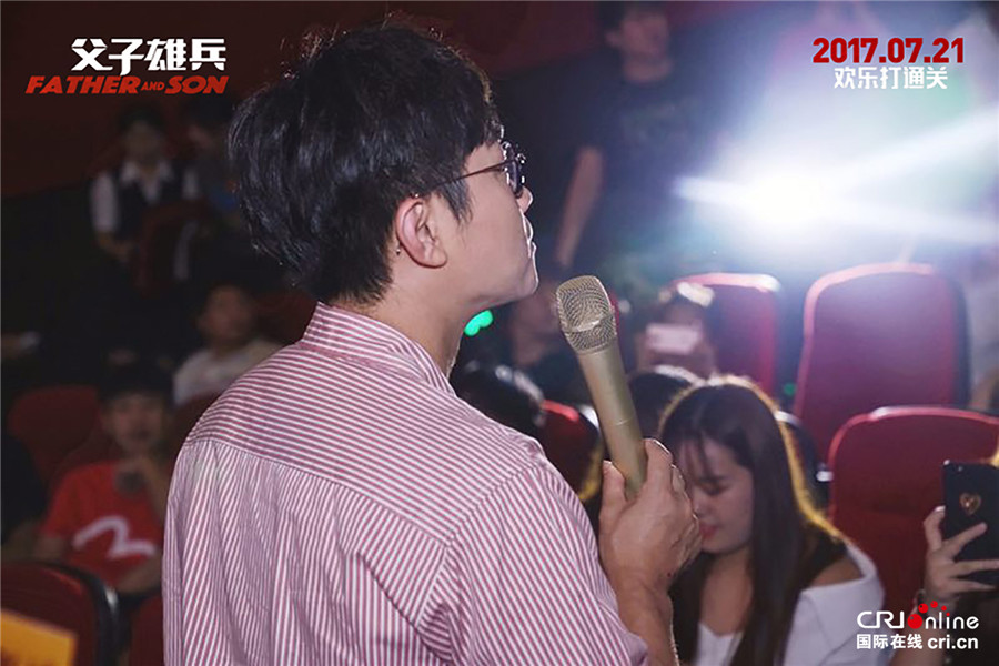 图片默认标题_fororder_《父子雄兵》大鹏郑州路演分享电影故事