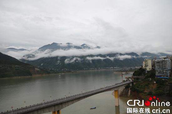 图片默认标题_fororder_图1：重庆巫山三峡母子龙云奇观   唐探峰摄