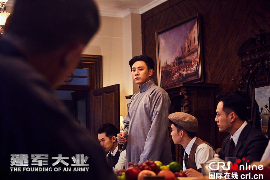 《建军大业》刘烨六年后再演毛泽东 李沁创连戏跨度纪录