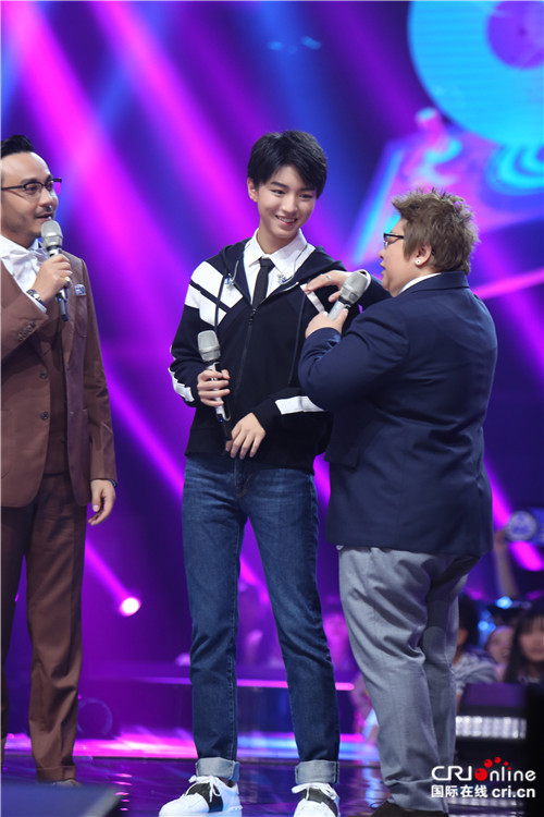 图片默认标题_fororder_《我想和你唱》韩红问王俊凯接吻戏怎么拍 看学霸王机智回答1