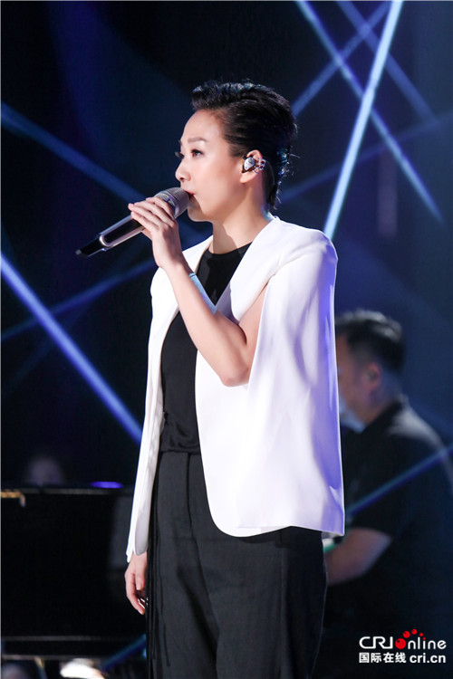 图片默认标题_fororder_林忆莲短发西装空降《我想和你唱》韩红杨乐乐