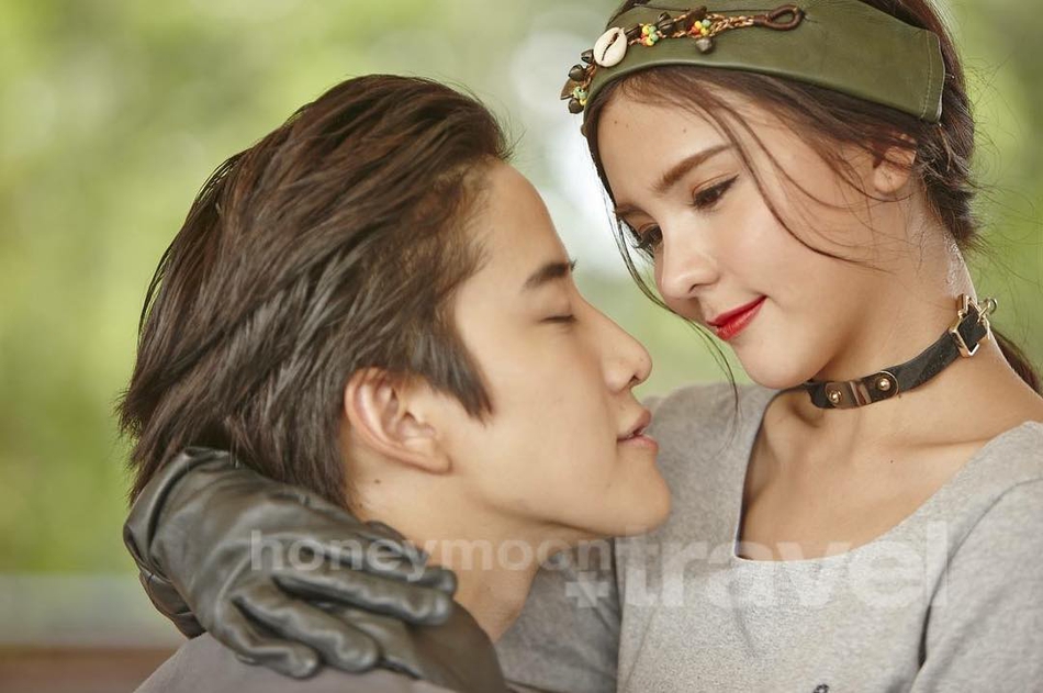 mike李海娜拍写真亲亲抱抱甜齁网友求结婚