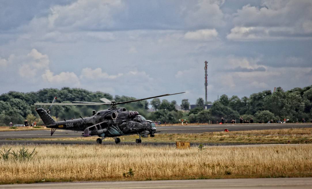 米24武装直升机这个涂装帅爆了(组图)