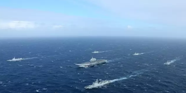 台媒:辽宁舰今日凌晨穿越台湾海峡 台军全程监控