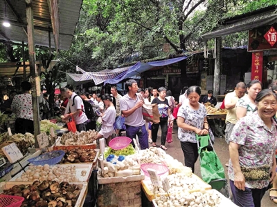 【区县联动】【九龙坡】最大的社区占道农贸市场搬家，搬迁后菜价反降【区县联动 列表】【九龙坡】最大的社区占道农贸市场搬家