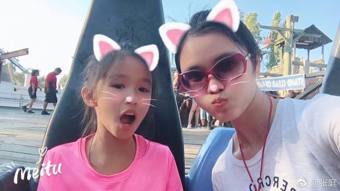 组图：张庭子女学习玩耍日常 乖巧可爱是妈妈的动力