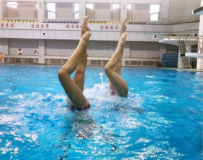 养眼!16岁鲜肉+23岁美女组混双战花游 养眼!16岁鲜肉+23岁美女组混双战花游