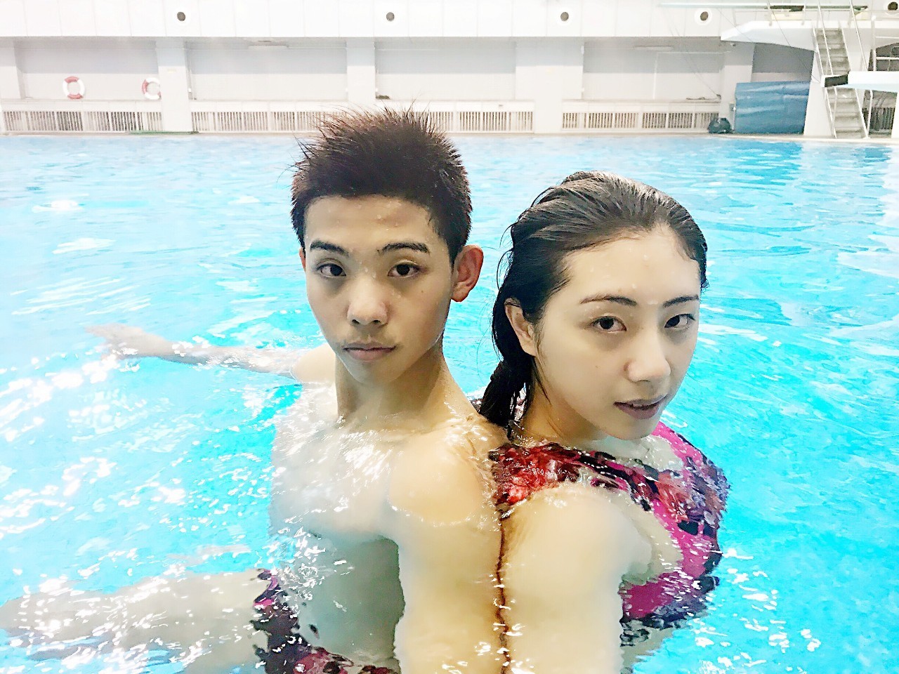 养眼!16岁鲜肉+23岁美女组混双战花游 养眼!16岁鲜肉+23岁美女组混双战花游