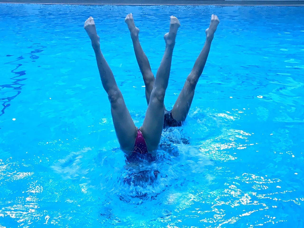 花游男女征战世锦赛 相差7岁演绎水中爱情