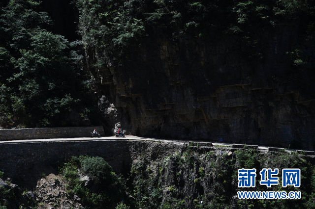 【聚焦重庆】重庆巫山下庄村：“天坑村”的“通天路”